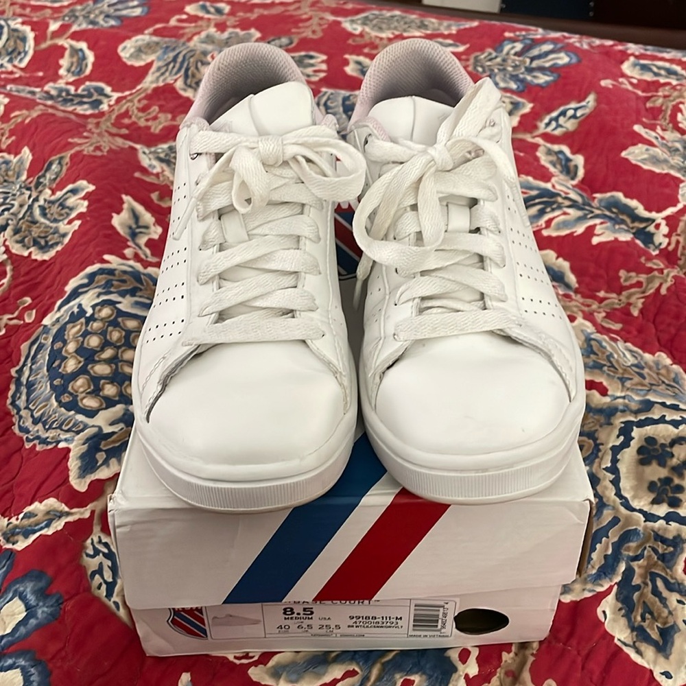 K-Swiss Base Court white tennis shoe
Great shape 
Wore only a few times